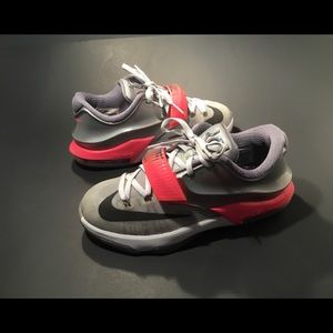 Kid’s Nike KD Athletic Shoes Sz 4.5Y Multicolor